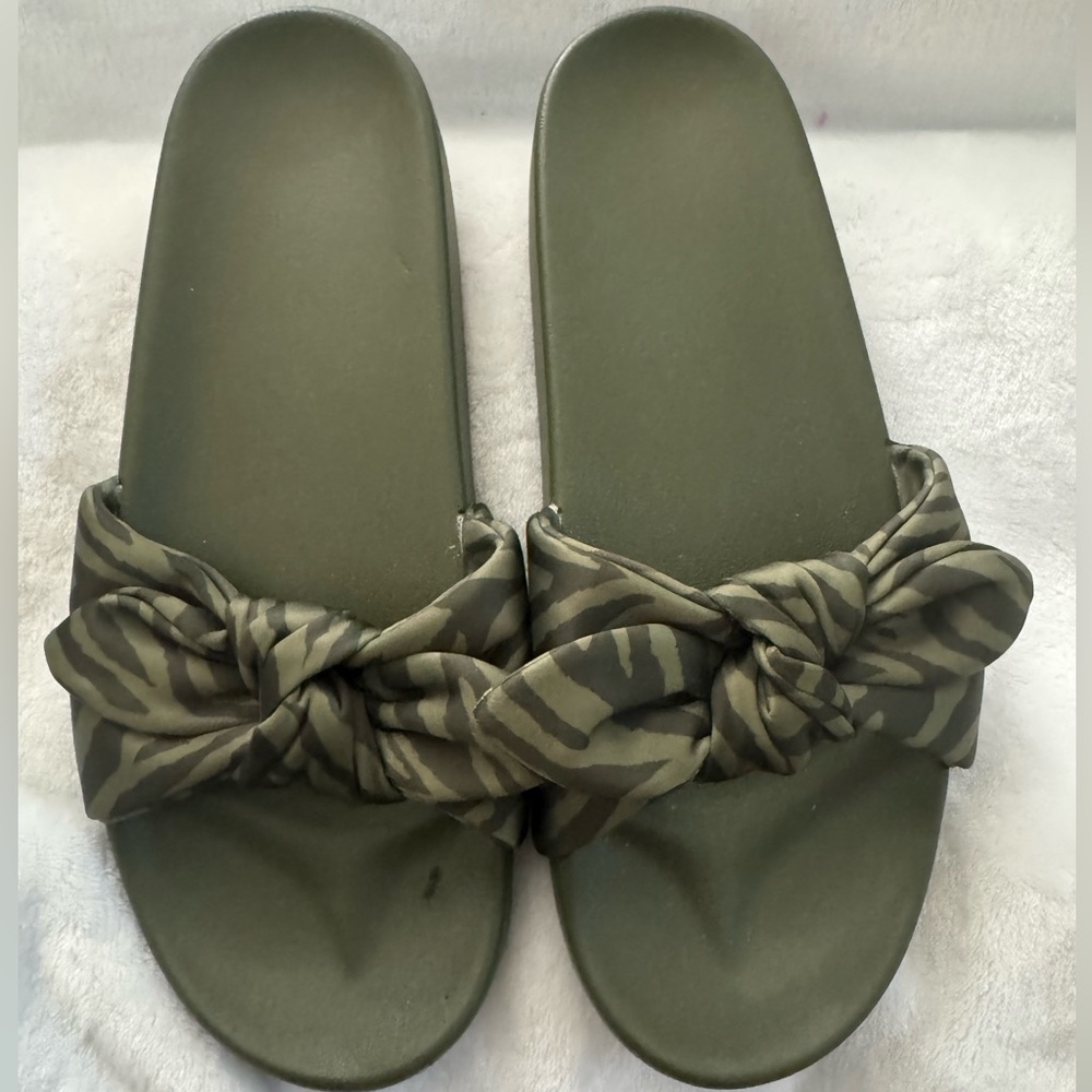 PINK Victoria's Secret Green Slide Sandals with Bow
